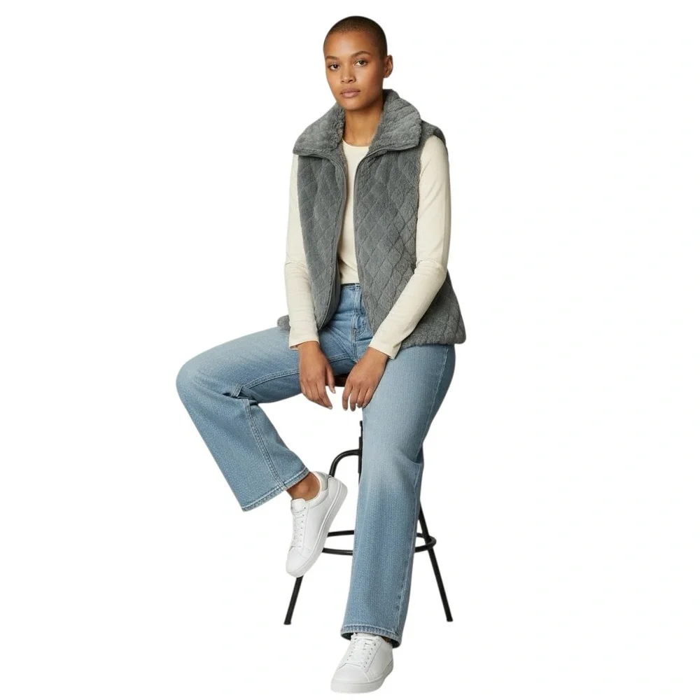 Carmen Marc Valvo Women's XS New Gray Full Zip Faux Fur Quilted‎ Lined Cozy Vest